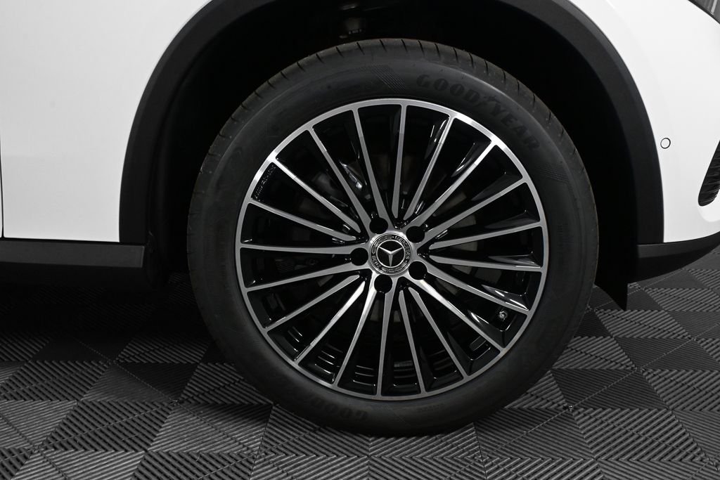 New 2026 Polar White Mercedes-Benz GLC 300 image 36