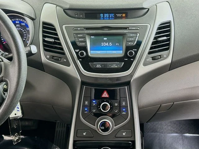 Pre-Owned 2014 Hyundai Elantra SE