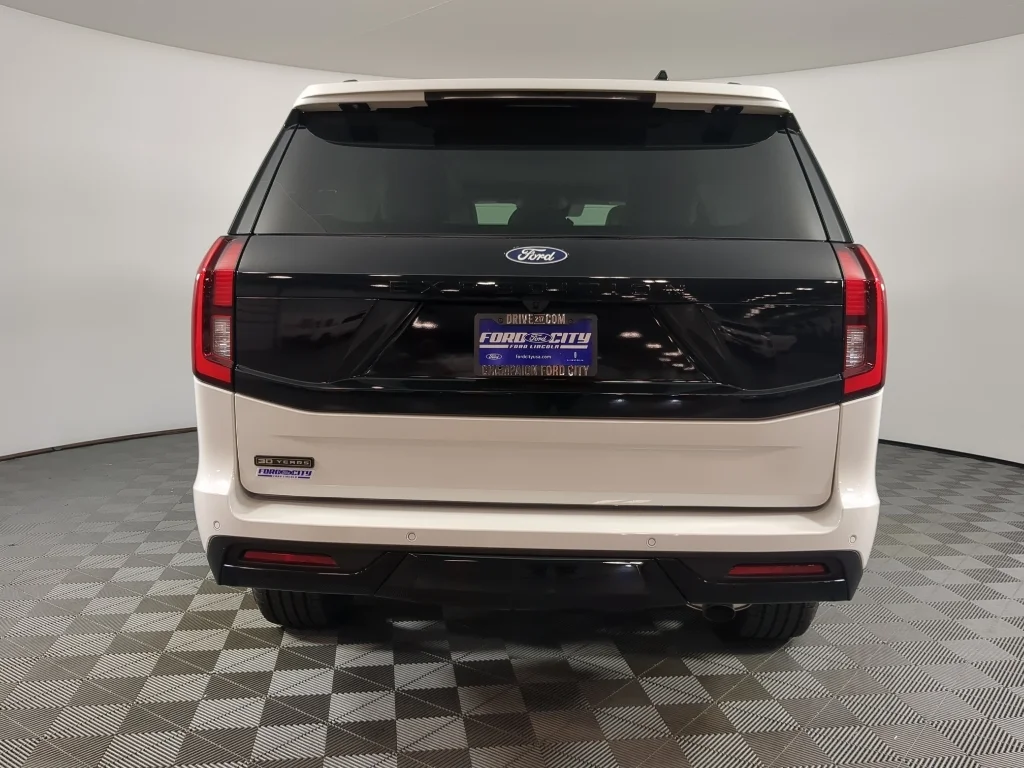 New 2027 Star White Metallic Tri-Coat Ford Platinum image 38