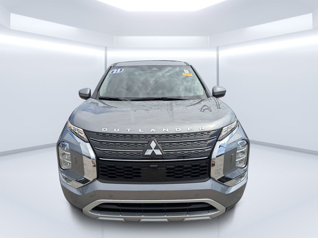 Used 2023 Gray Mitsubishi SE image 8