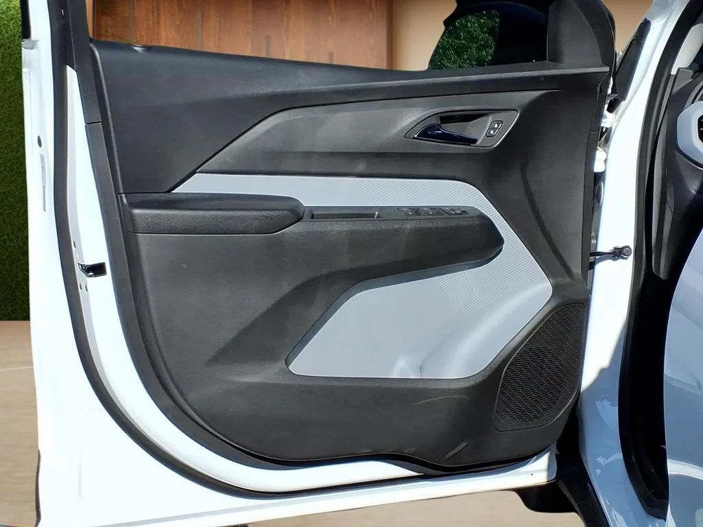 2027 Chevrolet Bolt LT - Photo 19