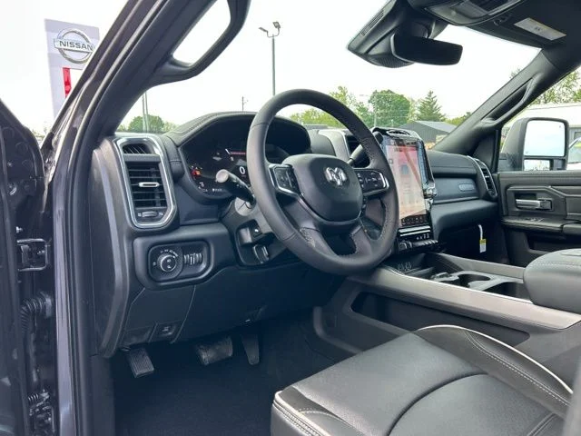New 2026 Granite Crystal Metallic Clear-Coat Exterior Paint RAM Laramie image 28
