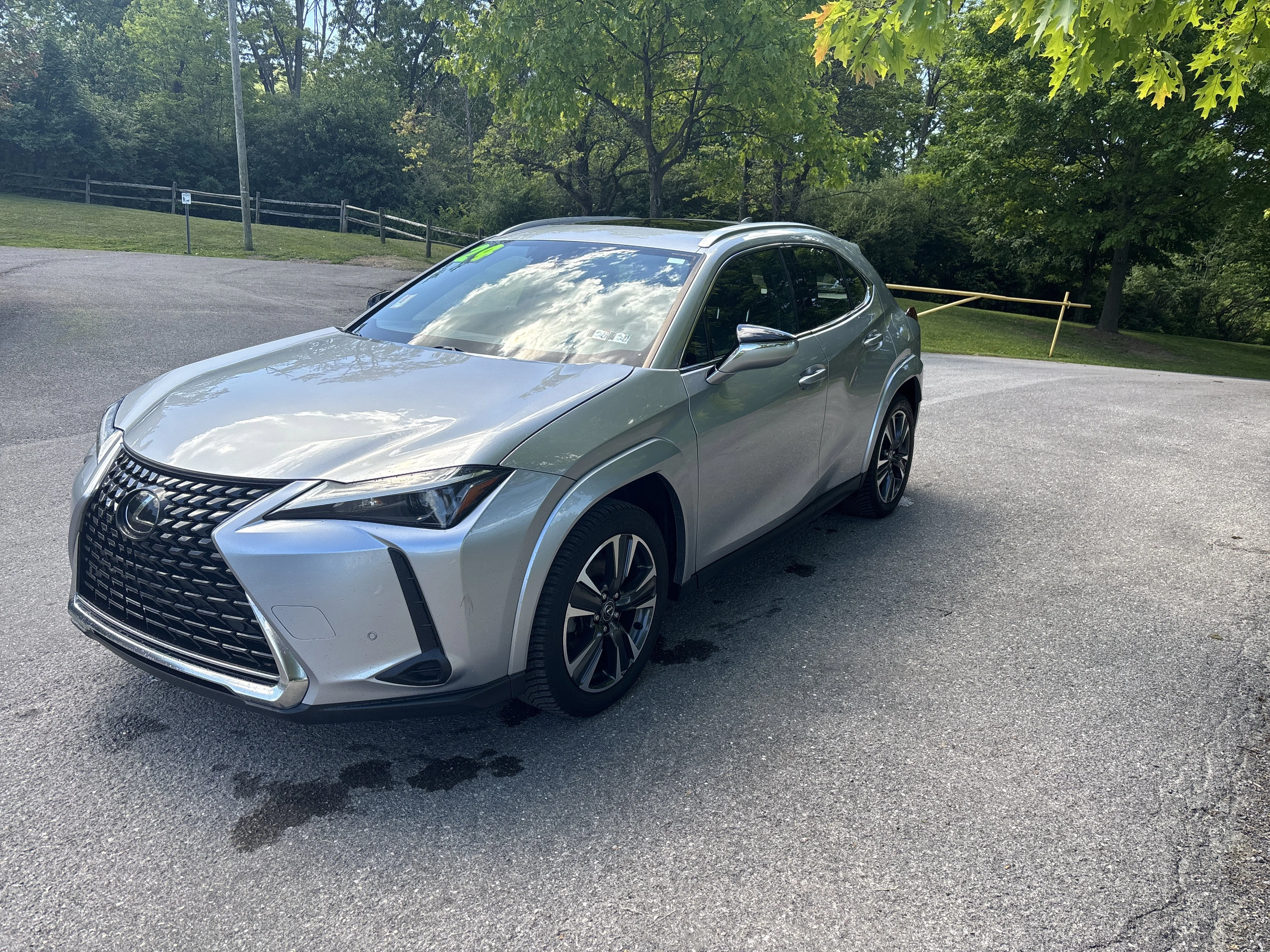 Used 2024 Iridium Lexus UX 250h Premium image 8