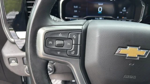 Used 2025 Cypress Gray Chevrolet LT image 24