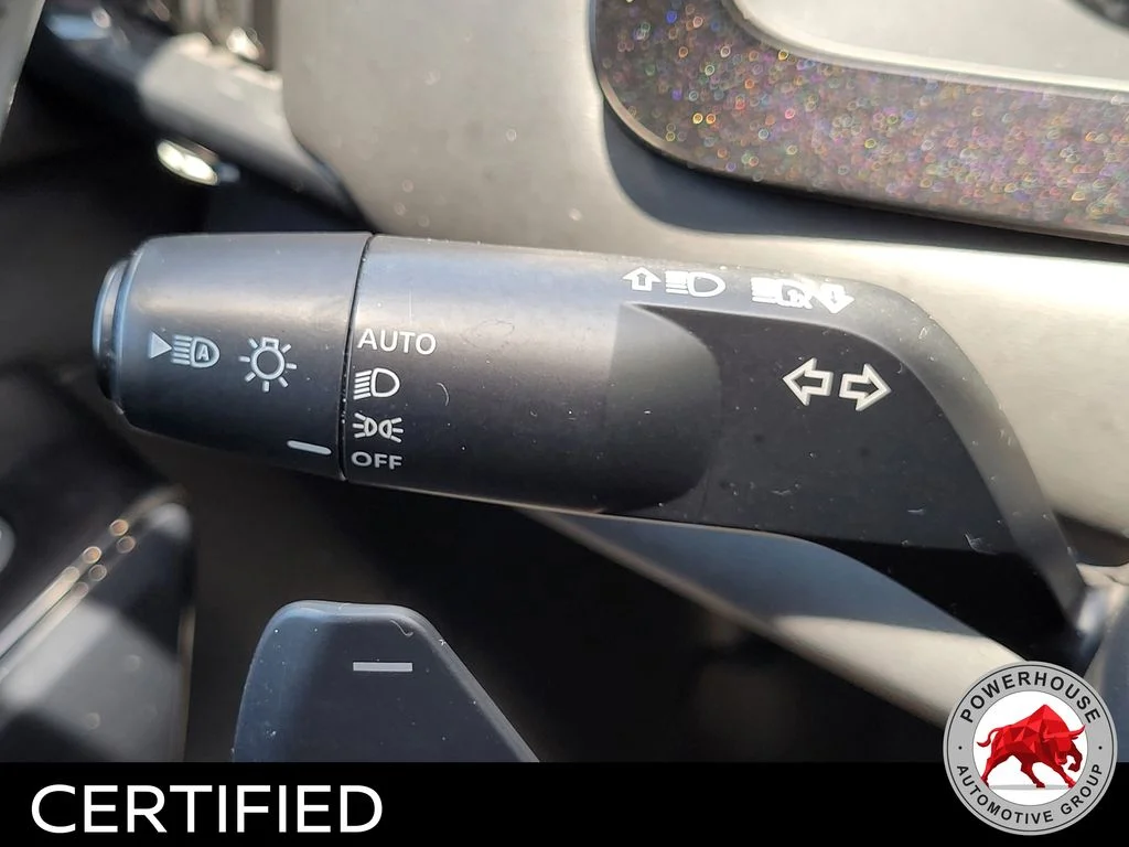 Used 2022 White Nissan SV image 29