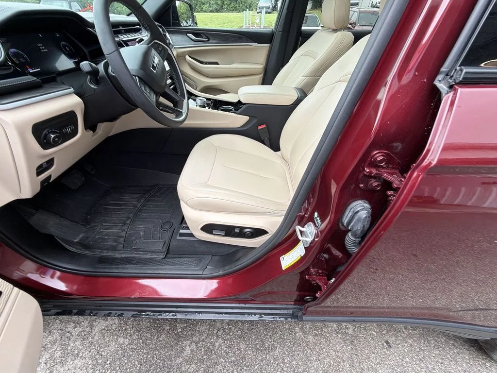 Used 2023 Red Jeep Limited image 12