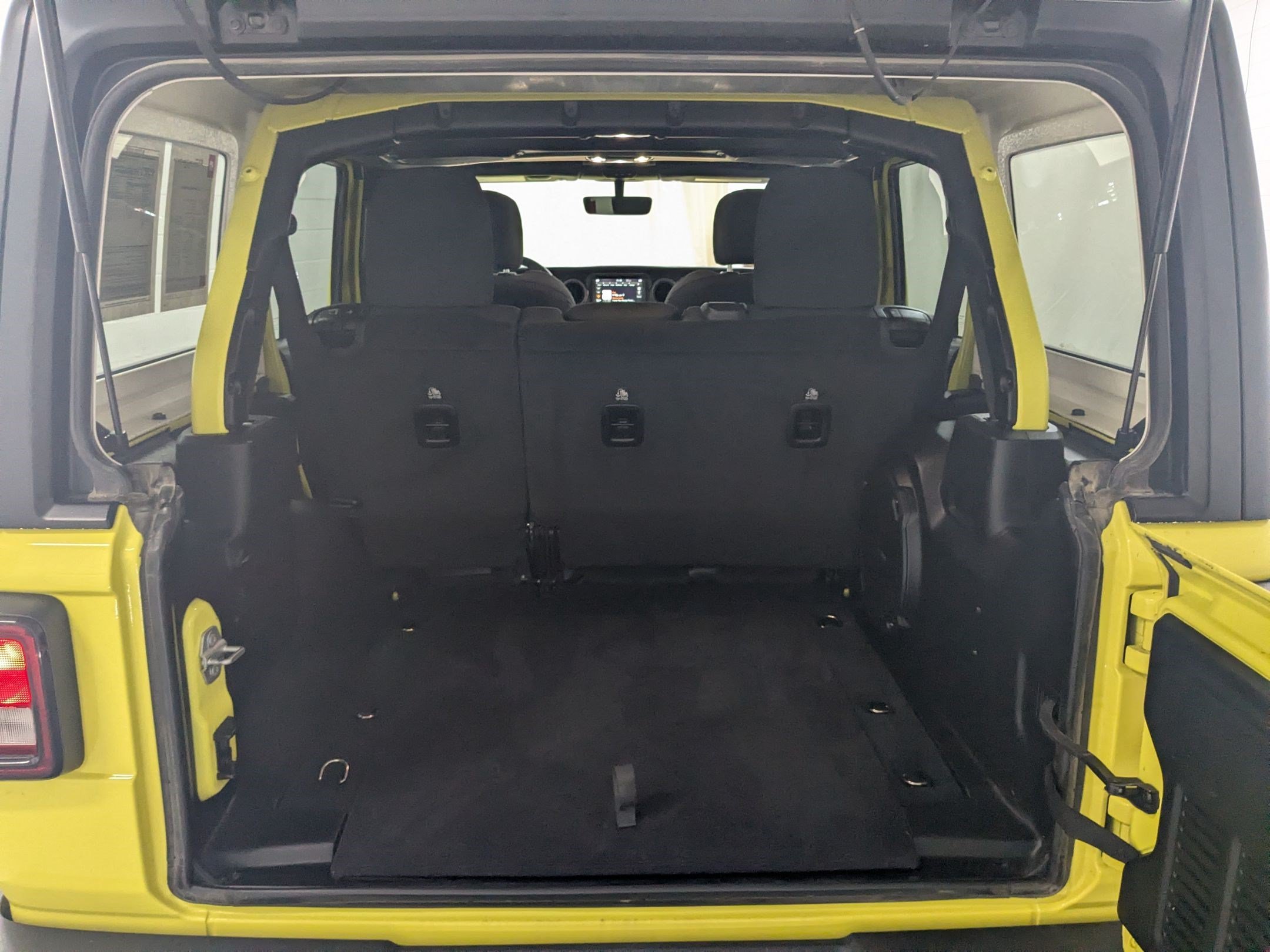 Used 2023 High Velocity Clearcoat Jeep Sport S image 22