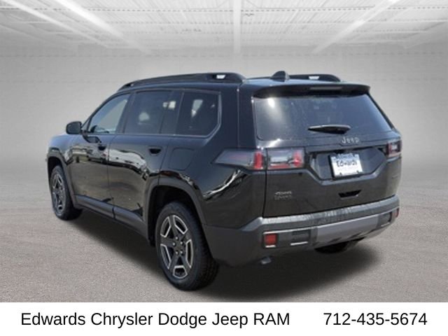 New 2026 Diamond Black Crystal Pearlcoat Jeep Laredo image 4