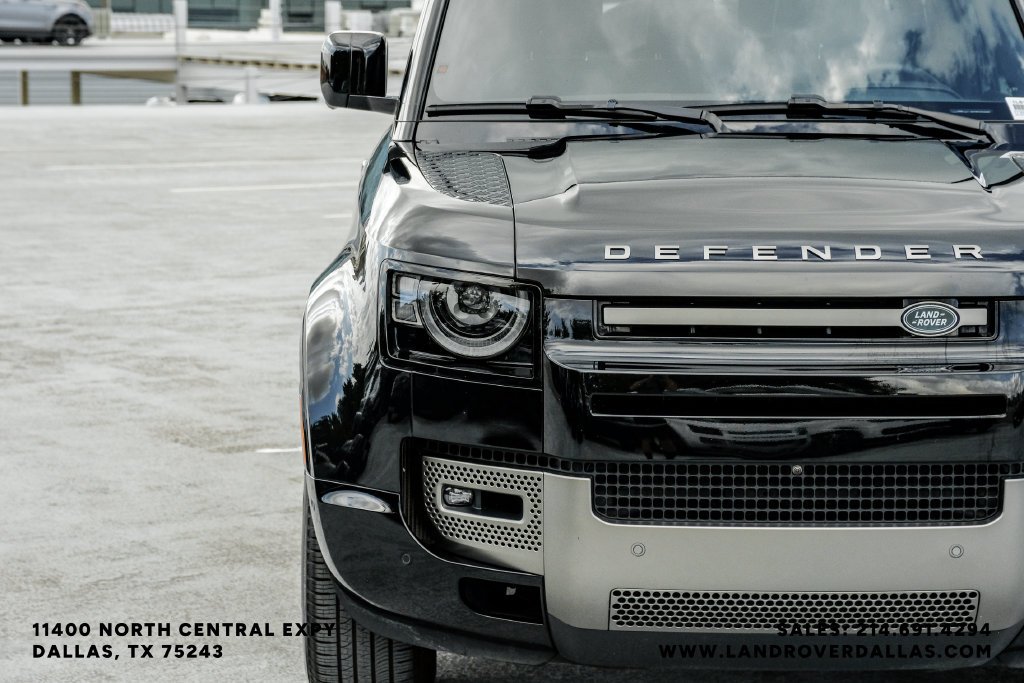Used 2025 Black Land Rover X-Dynamic SE image 55