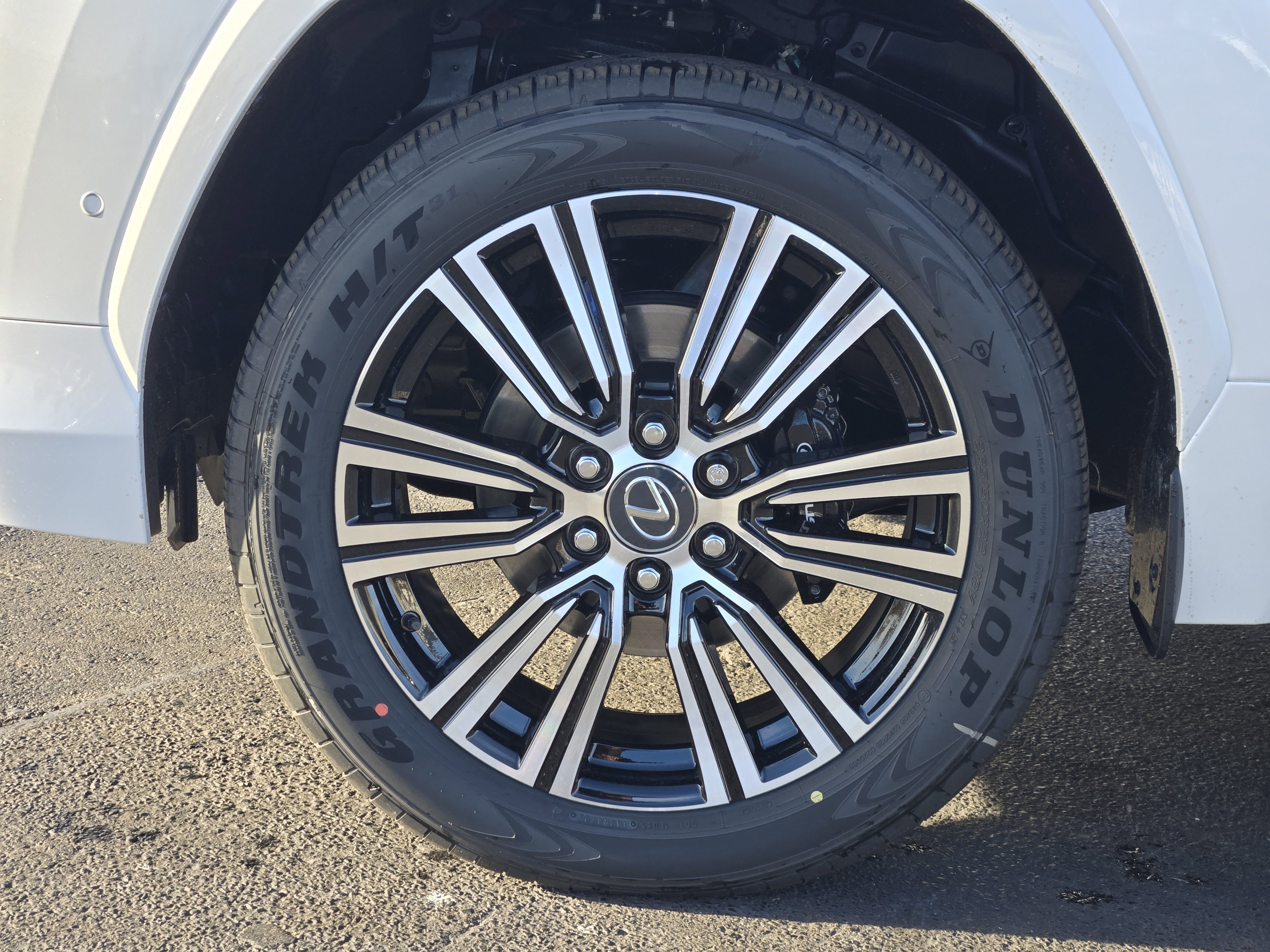 2026 Lexus LX 700h Luxury - Photo 8
