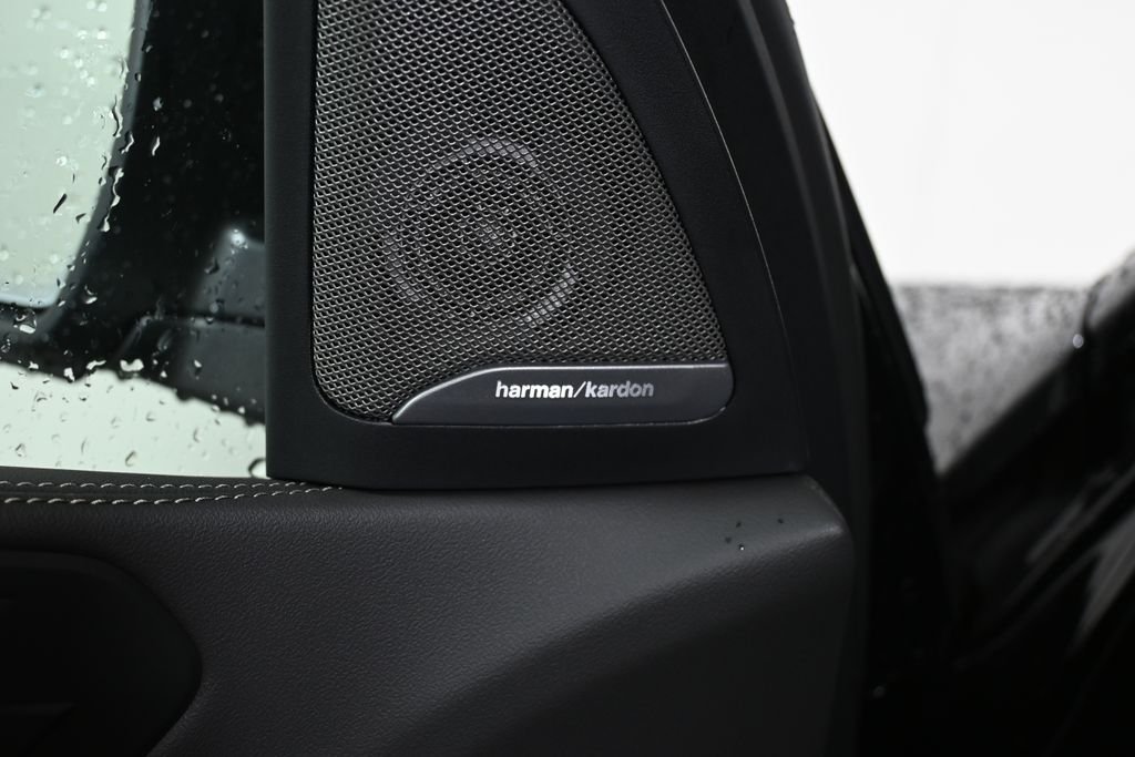 New 2026 Black Sapphire Metallic BMW xDrive40i image 29