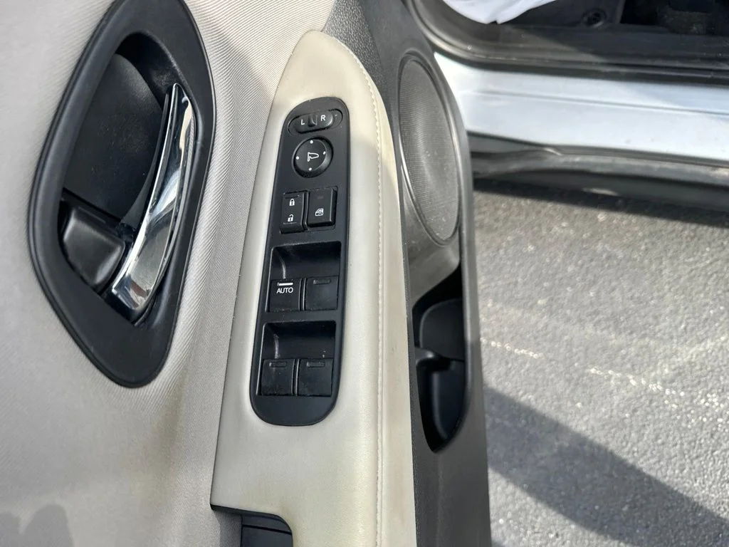 Certified Used 2018 Silver Metallic Honda LX image 21