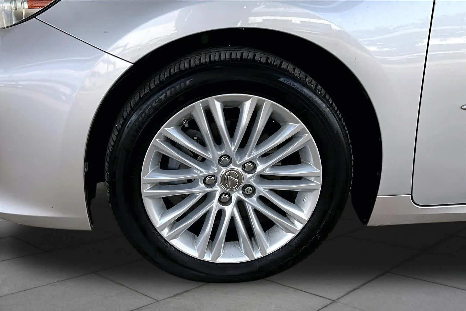 Used 2013 Silver Lining Metallic Lexus 4dr Sdn image 10