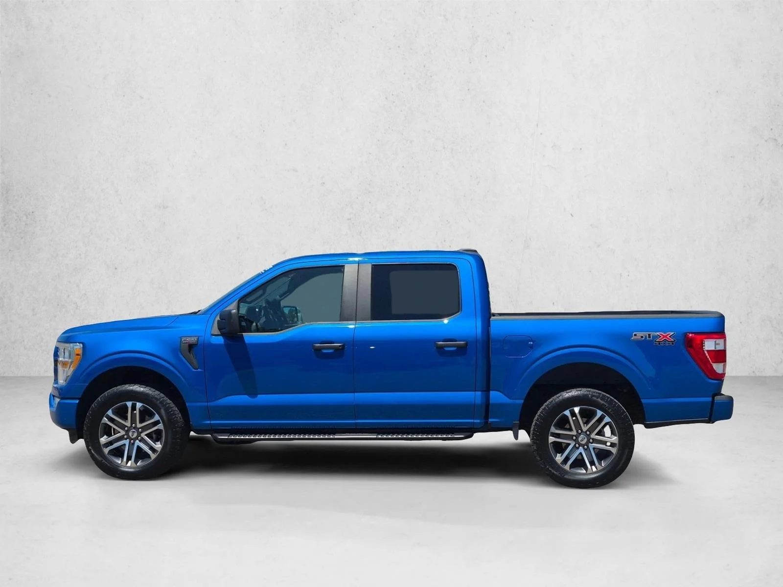 Used 2021 Velocity Blue Metallic Ford XL image 8