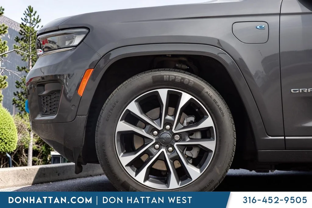 Used 2023 Gray Jeep Overland 4xe image 31