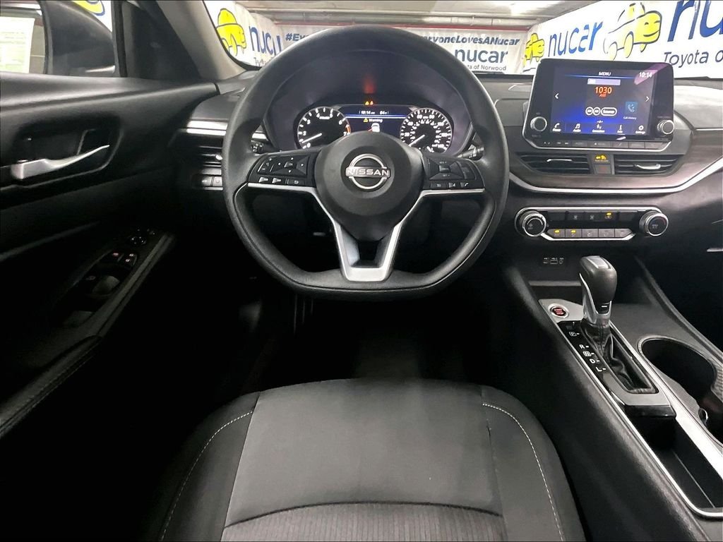 Used 2025 White Nissan 2.5 SV image 17