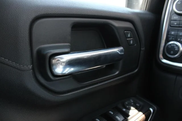 Used 2020 White GMC Elevation image 7