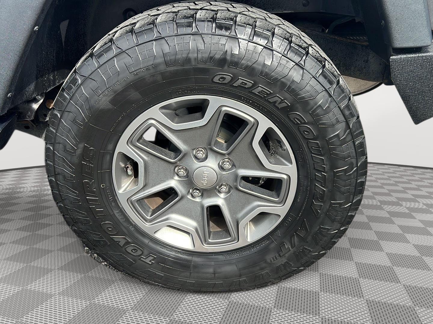 Used 2017 Granite Crystal Metallic Clearcoat Jeep Rubicon image 18