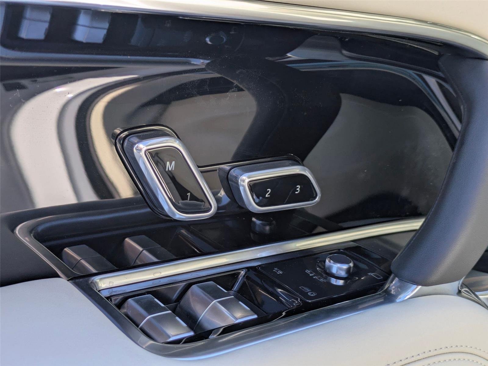 2026 Land Rover Range Rover SE - Photo 15