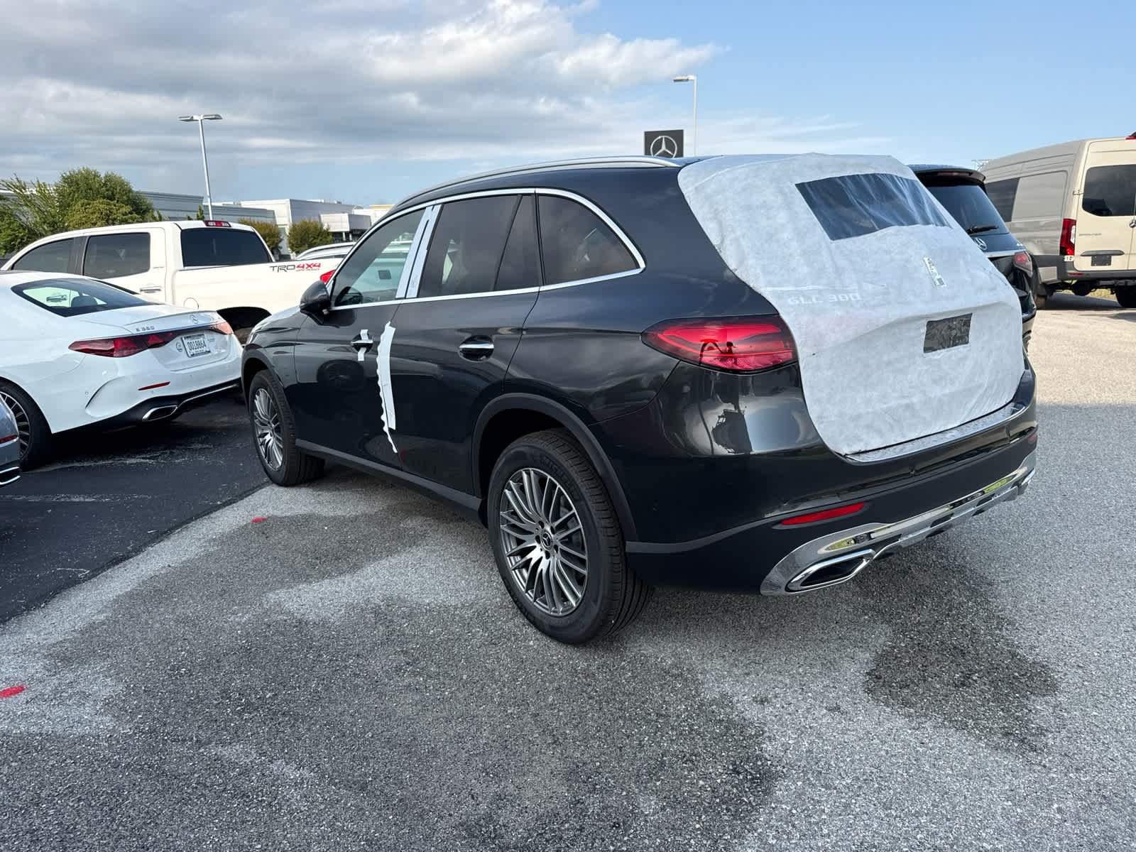 New 2027 Graphite Grey Metallic Mercedes-Benz GLC 300 image 3
