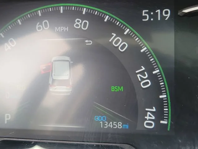 2025 Toyota RAV4 XLE - Photo 27