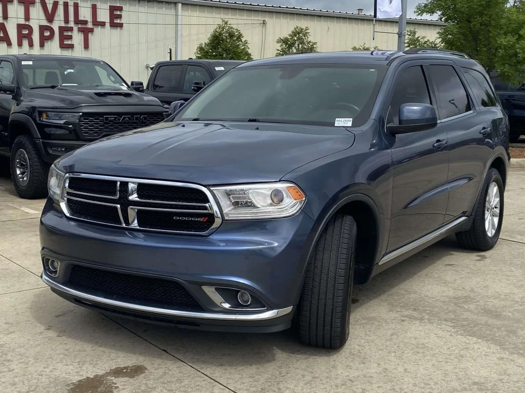 Used 2020 Blue Dodge SXT Plus image 3
