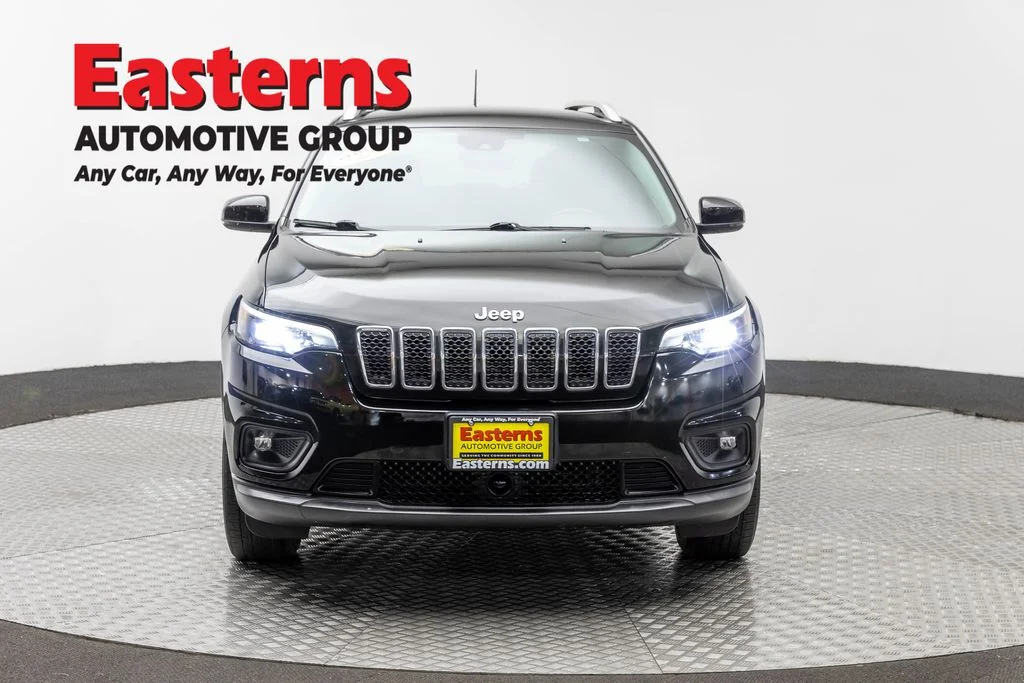 Used 2021 Black Jeep Latitude Plus image 2