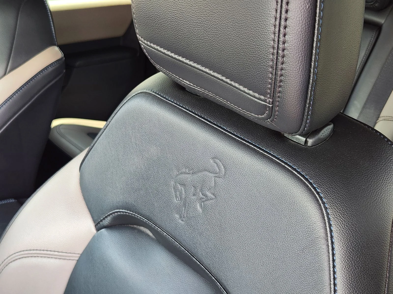 Used 2024 Gray Ford Wildtrak image 14