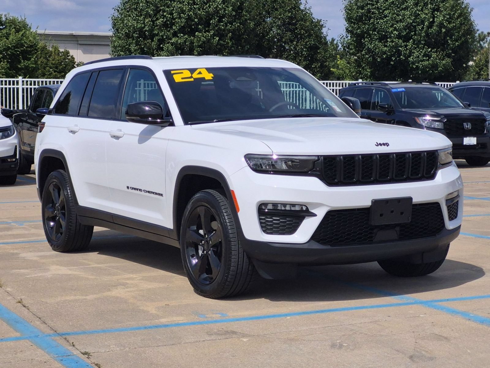 Used 2024 Bright White Clearcoat Jeep Limited image 4