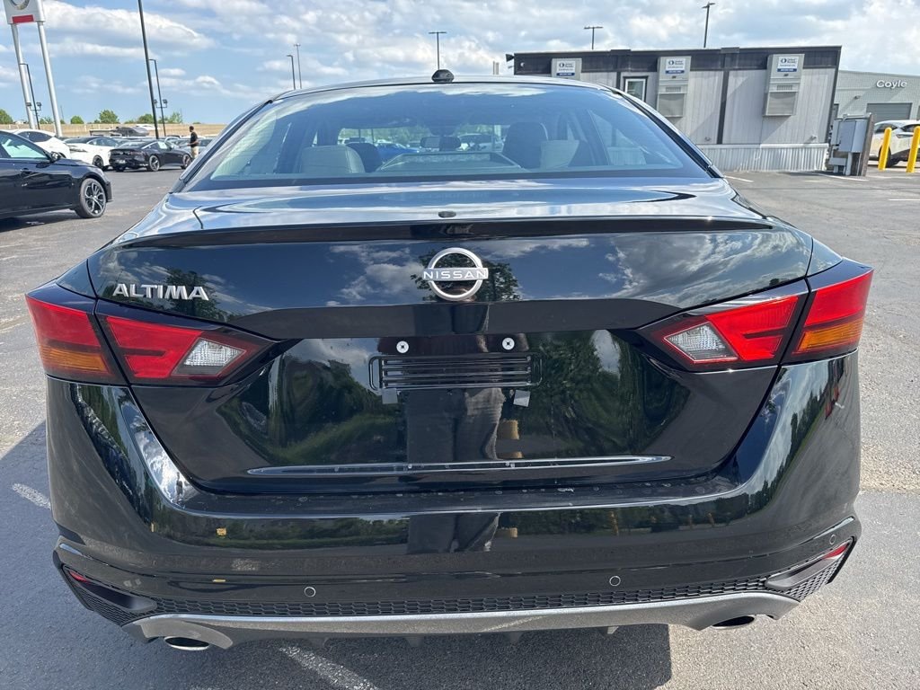 New 2026 Super Black Nissan SV image 4