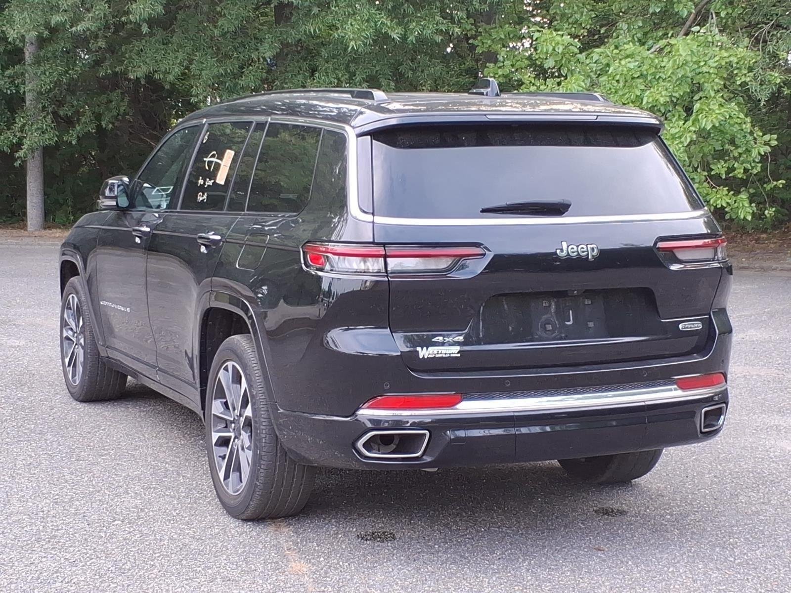 Used 2023 Diamond Black Crystal Pearlcoat Jeep Overland image 14