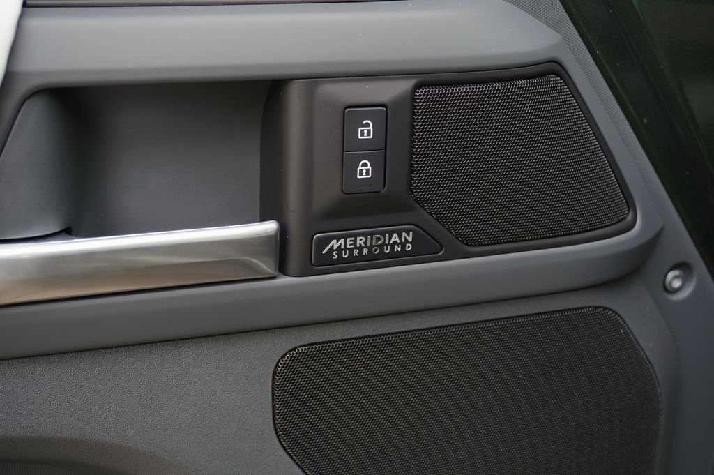New 2026 Woolstone Green Land Rover X-Dynamic SE image 11