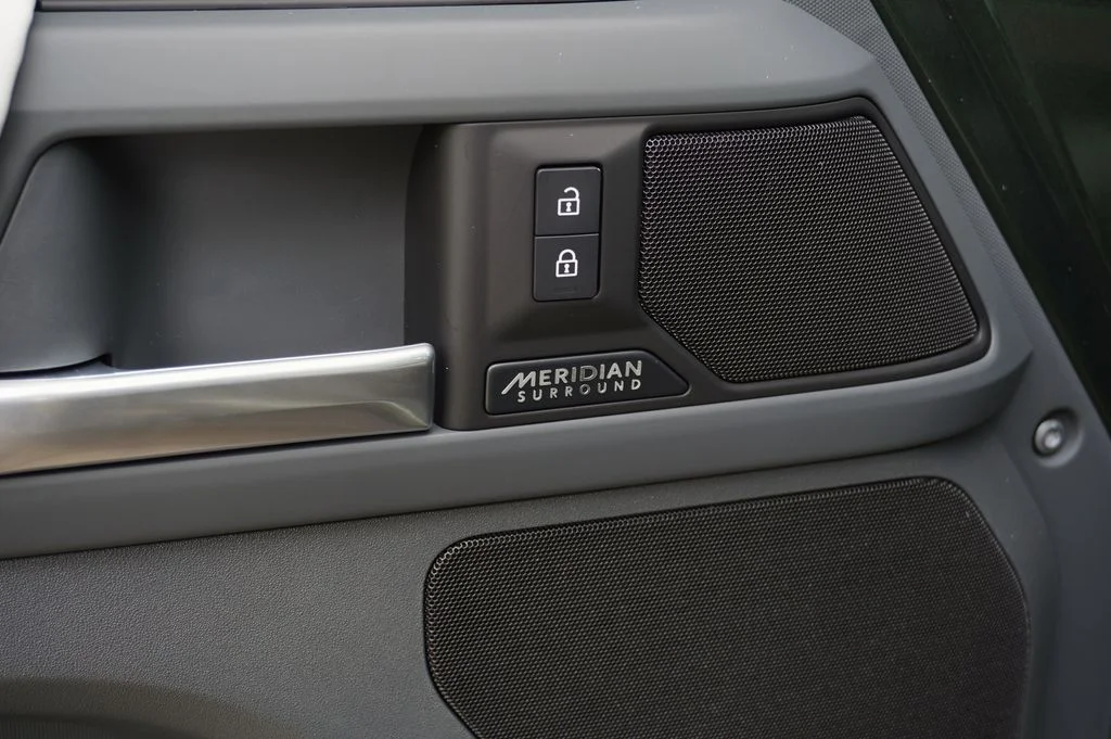 New 2026 Woolstone Green Land Rover X-Dynamic SE image 11