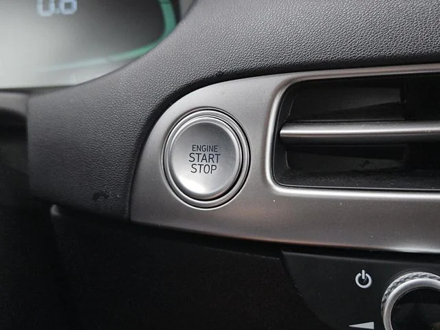 Used 2025 Hyper White Hyundai SEL image 17
