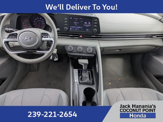 Used 2022 Silver Hyundai SE image 14