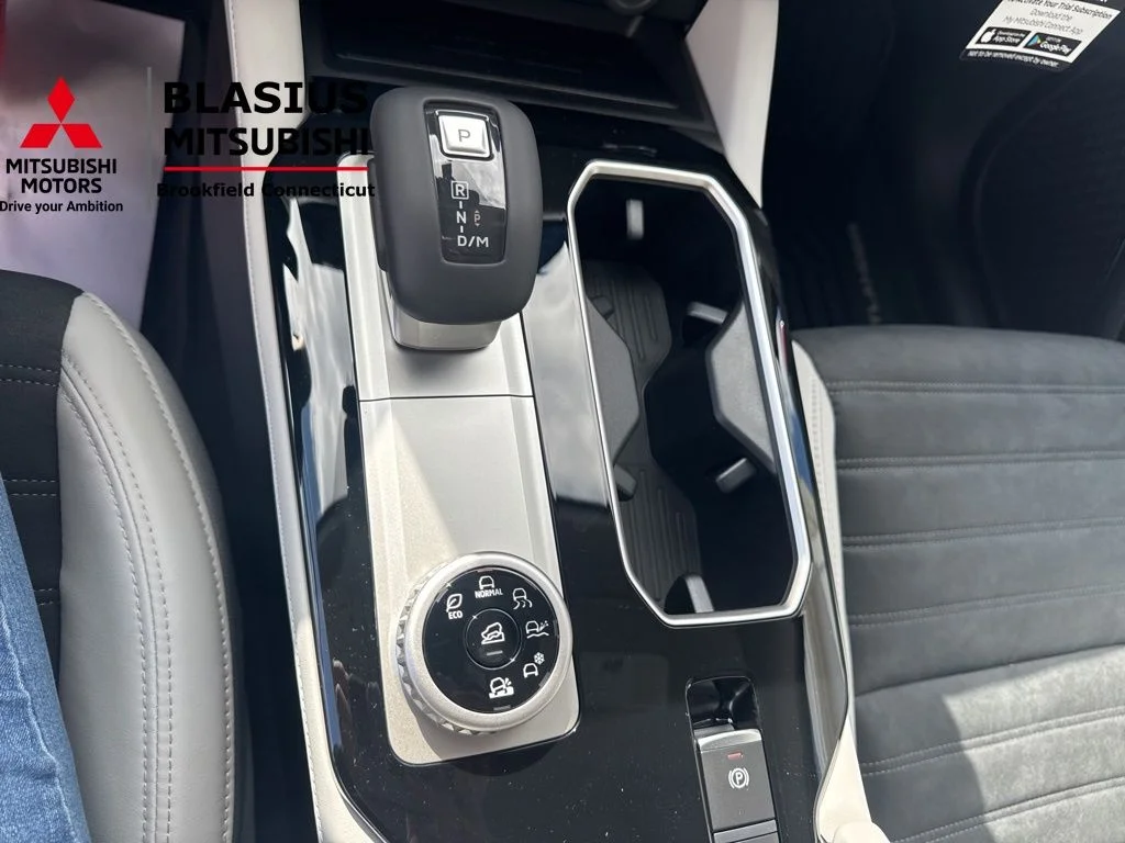 New 2026 Red Mitsubishi SE image 35