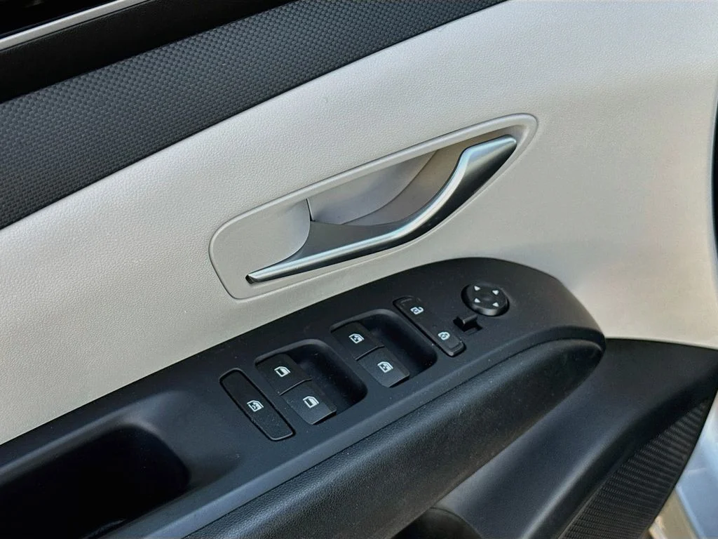 Used 2023 Shimmering Silver Hyundai SEL image 15