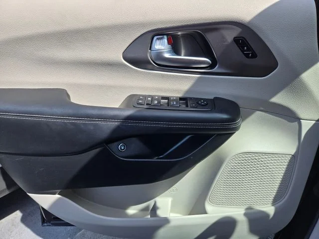 Used 2023 Black Chrysler Touring L image 35