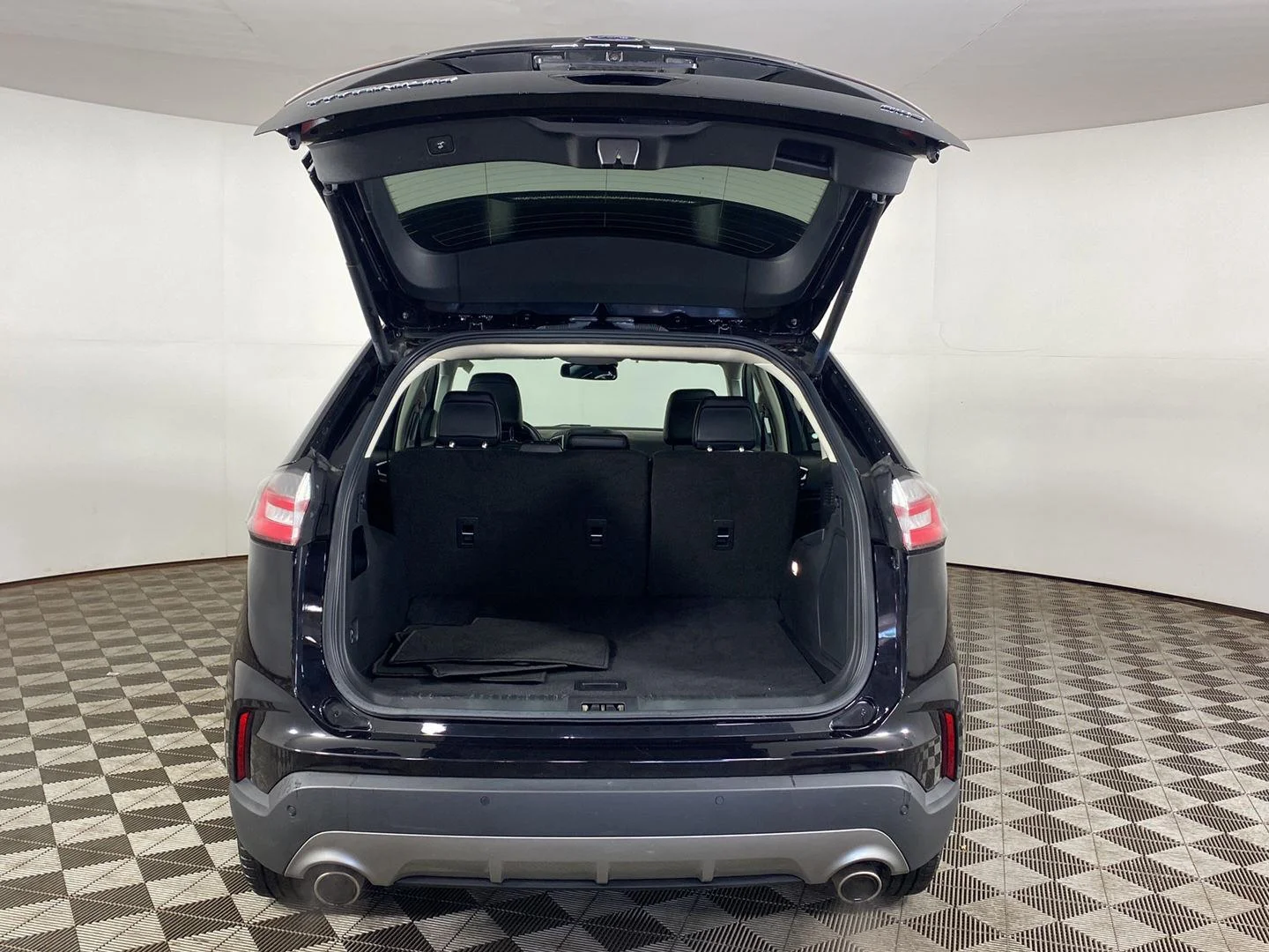 Used 2024 Agate Black Ford Titanium image 22