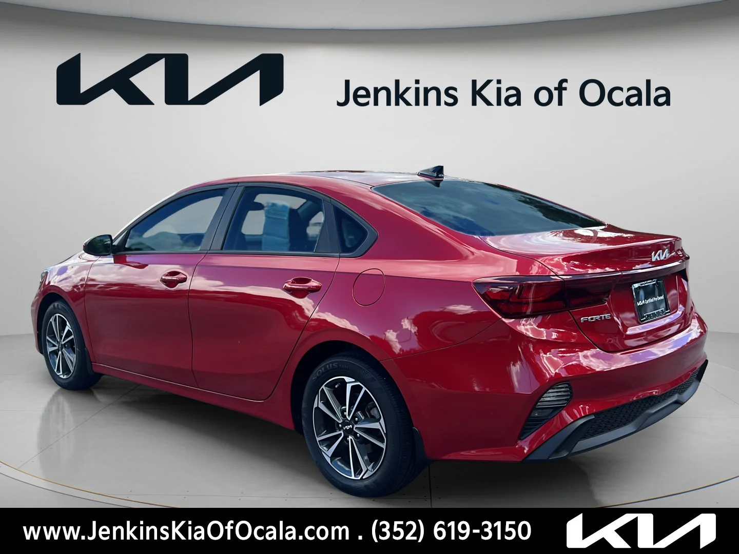 Used 2024 Currant Red Kia LXS image 5