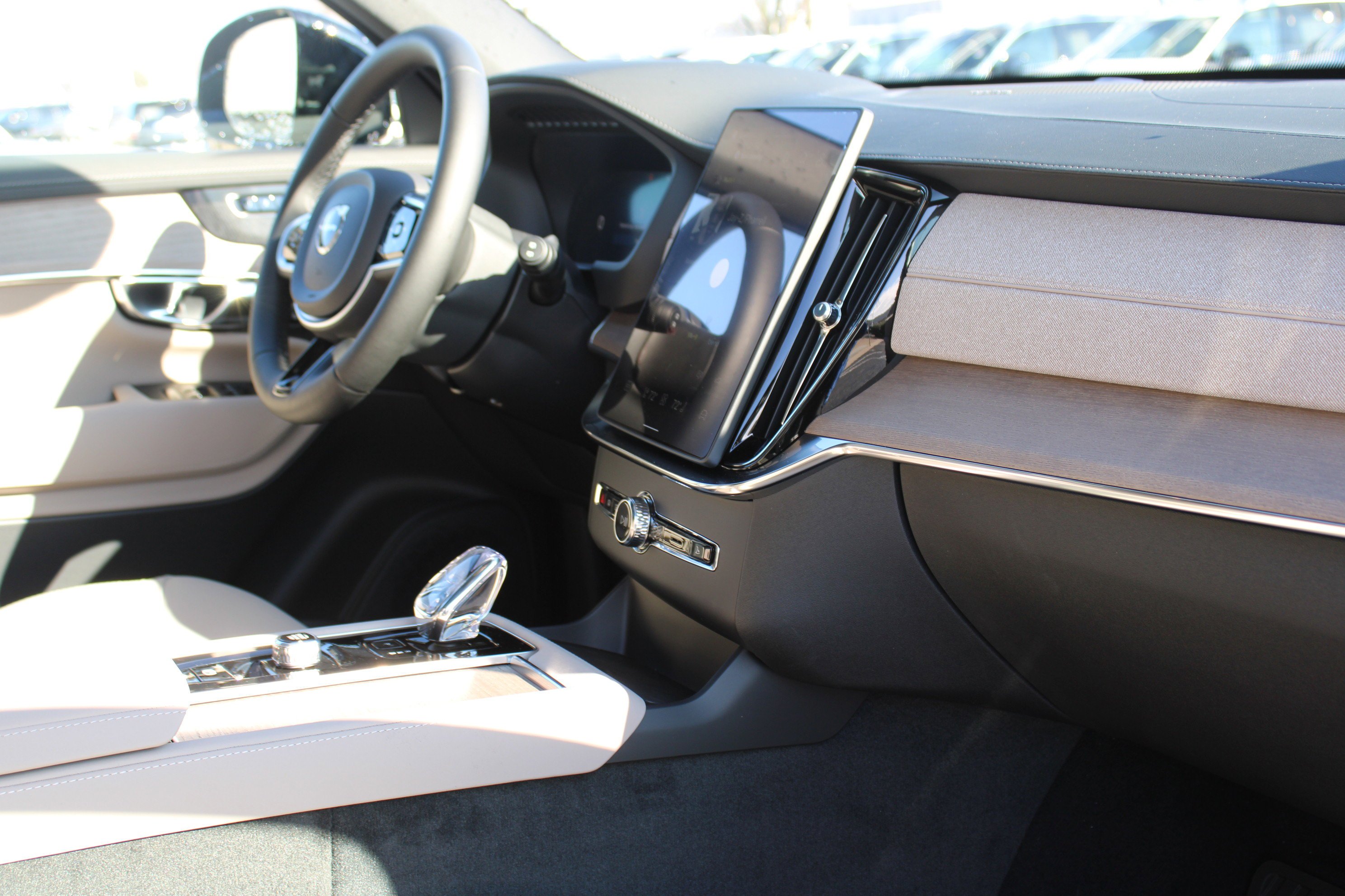 New 2026 Onyx Black Metallic Volvo Plus image 50