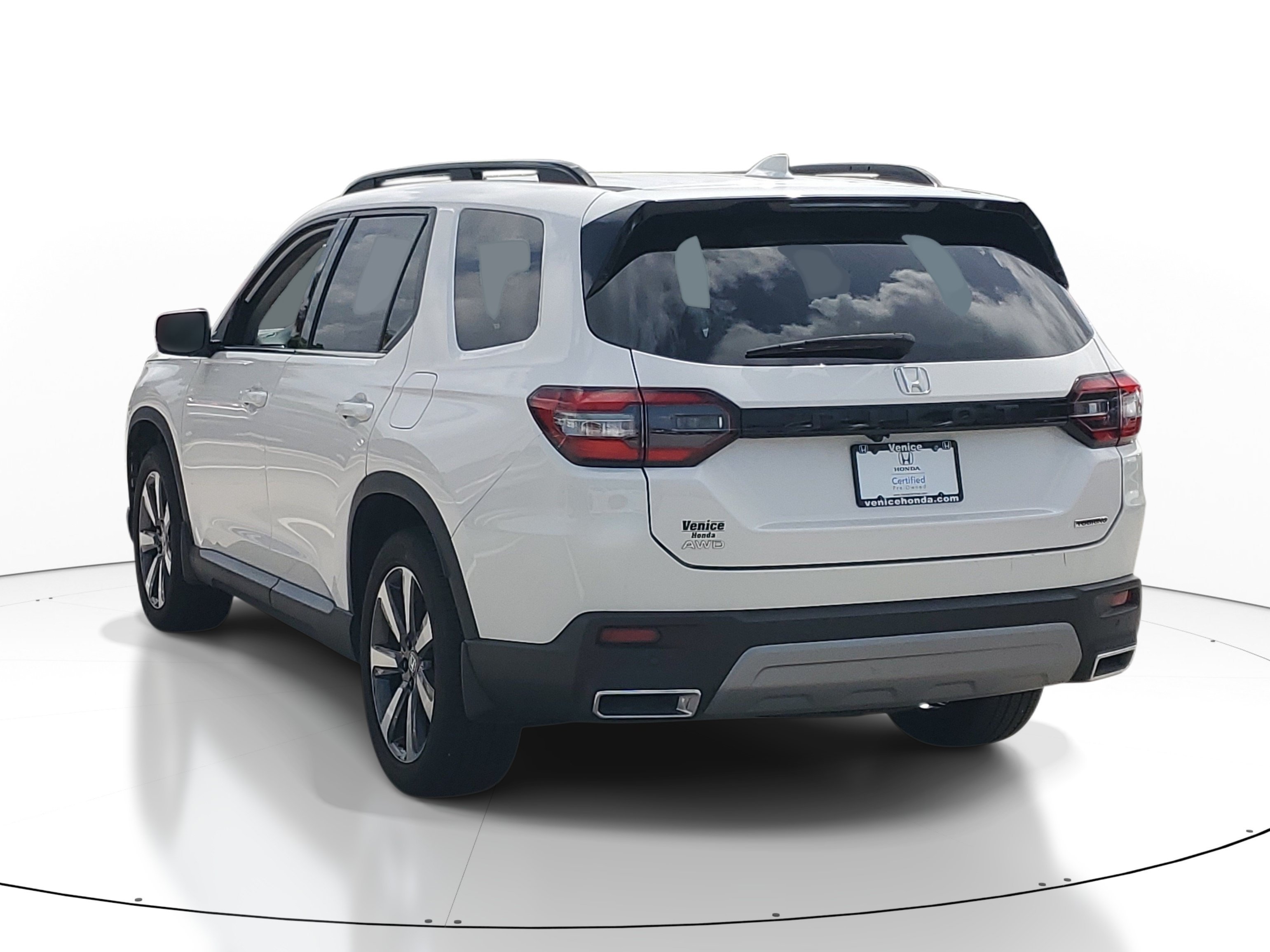 Used 2025 White Honda Touring image 3
