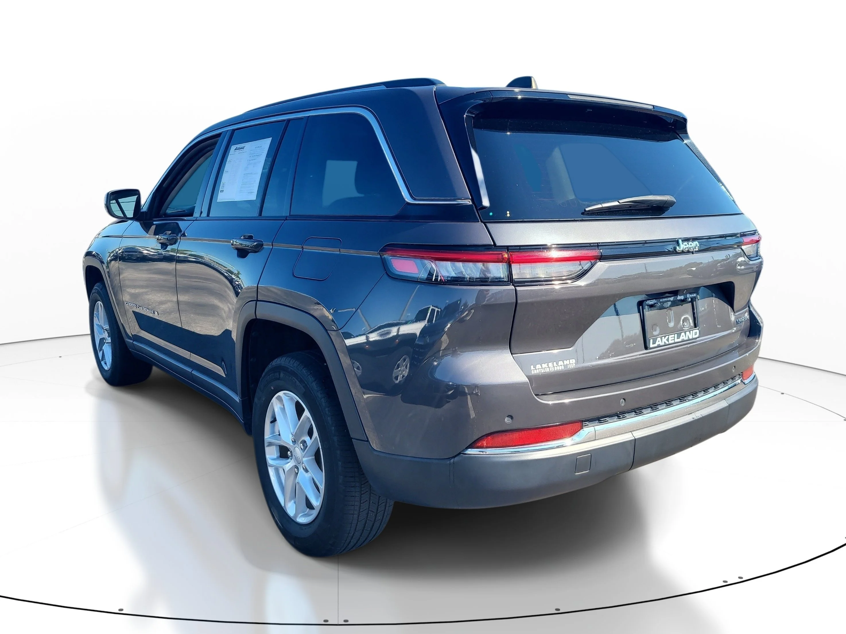Used 2023 Baltic Gray Metallic Clearcoat Jeep Laredo image 6