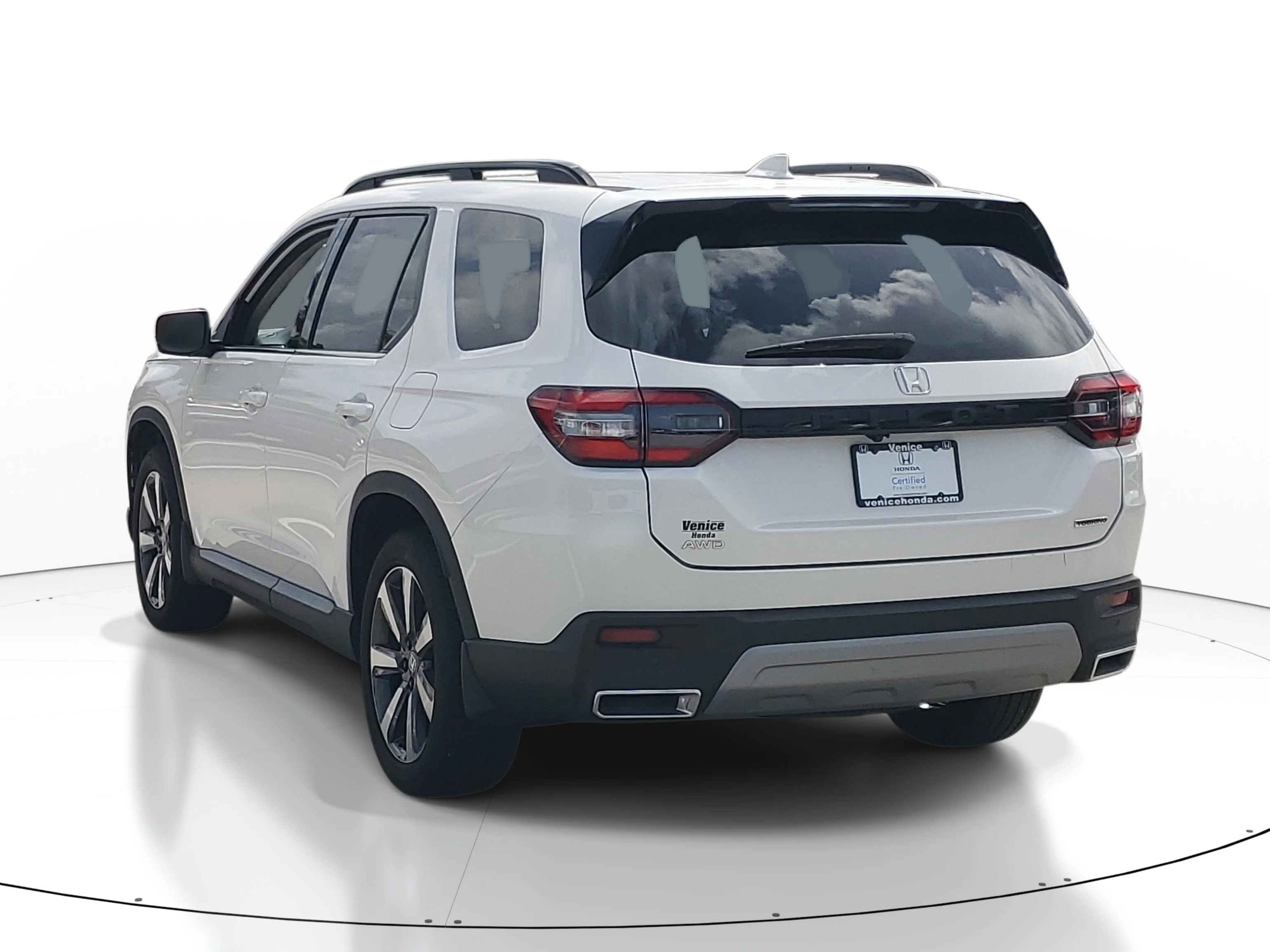 Used 2025 White Honda Touring image 3