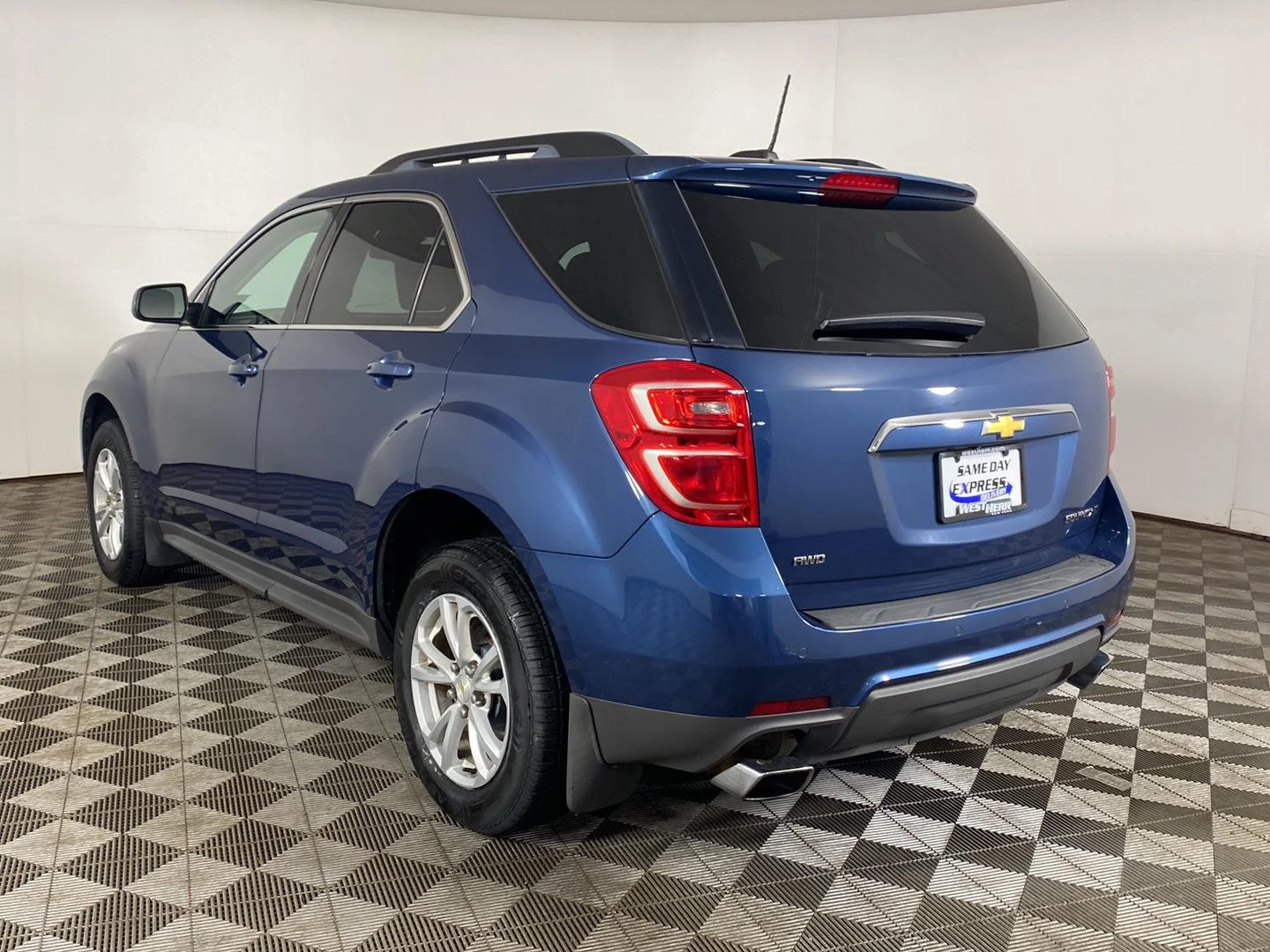 Used 2016 Patriot Blue Metallic Chevrolet LT image 7