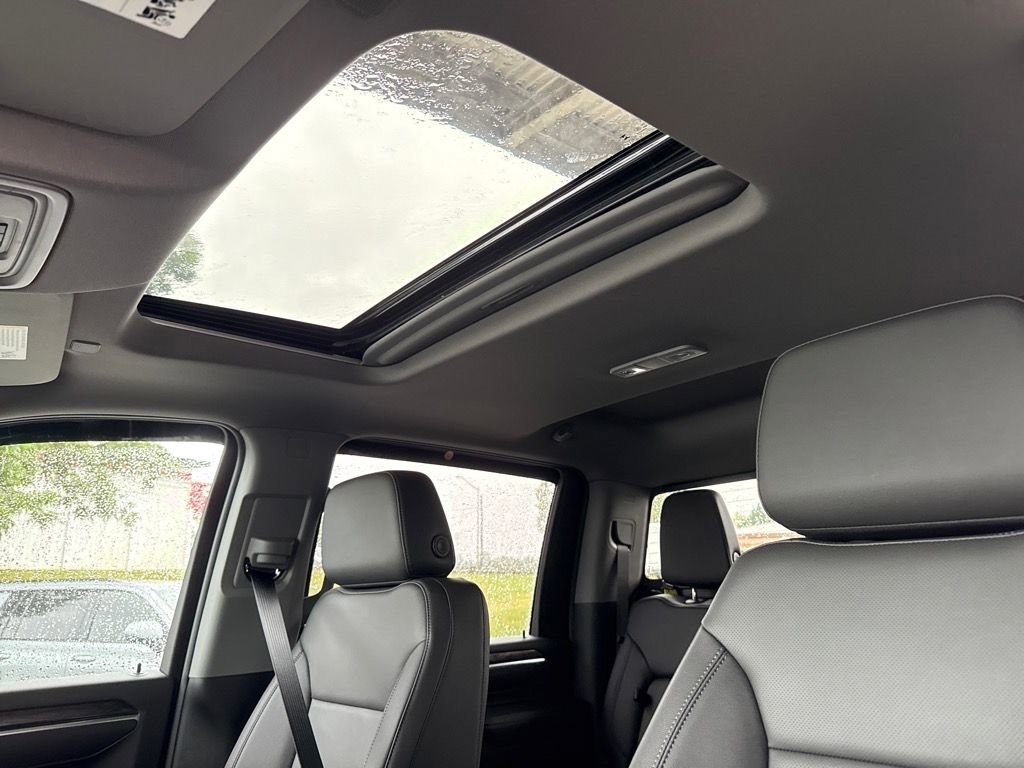 New 2025 Summit White Chevrolet LTZ image 22