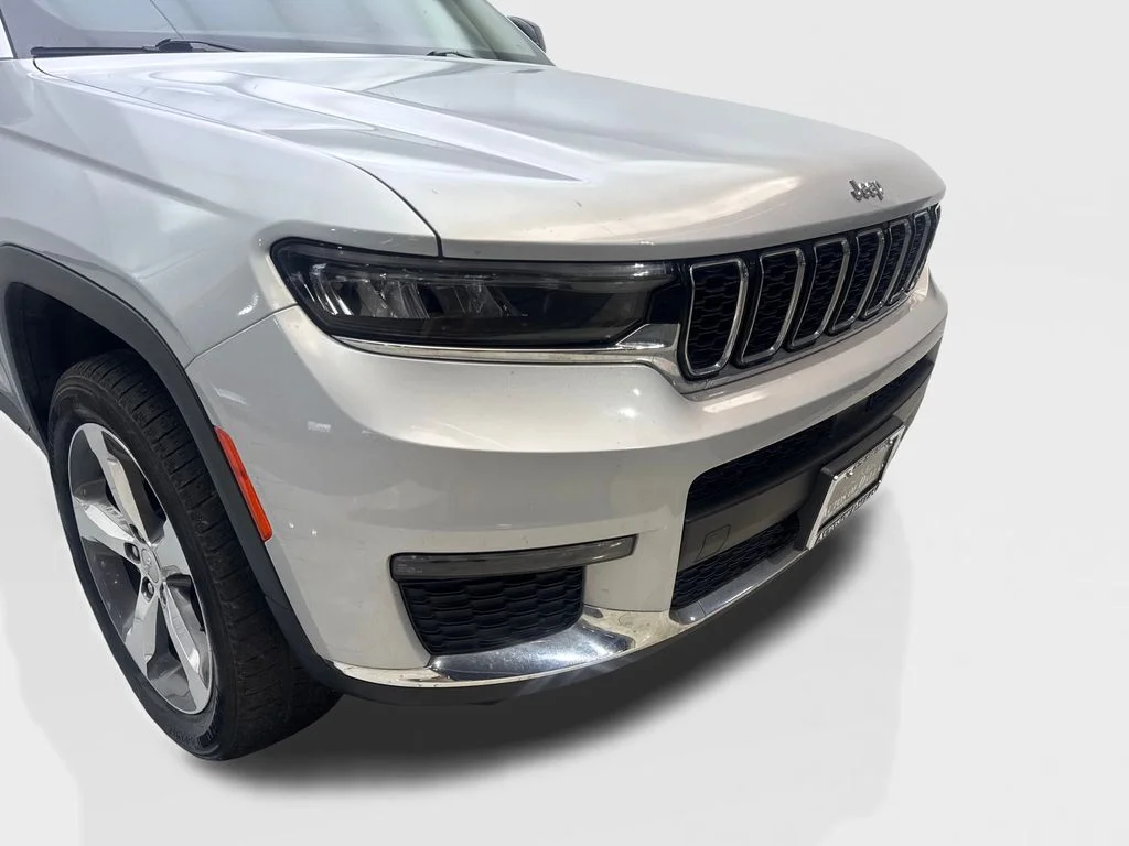 Used 2022 Silver Jeep Limited image 17