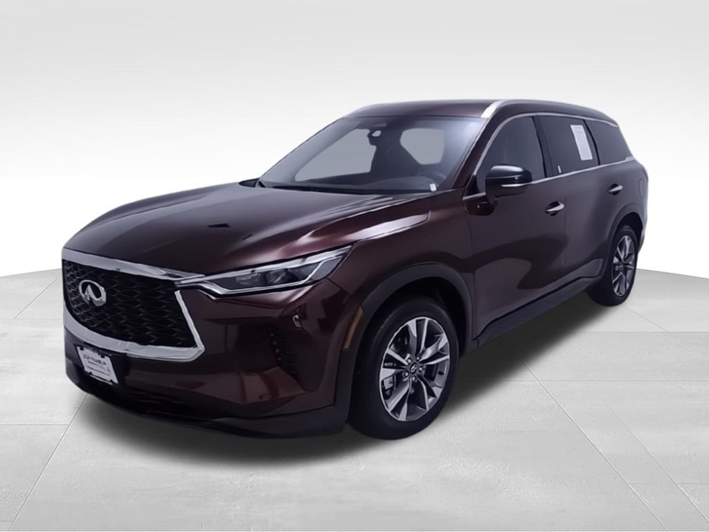 Used 2024 Red INFINITI LUXE image 4