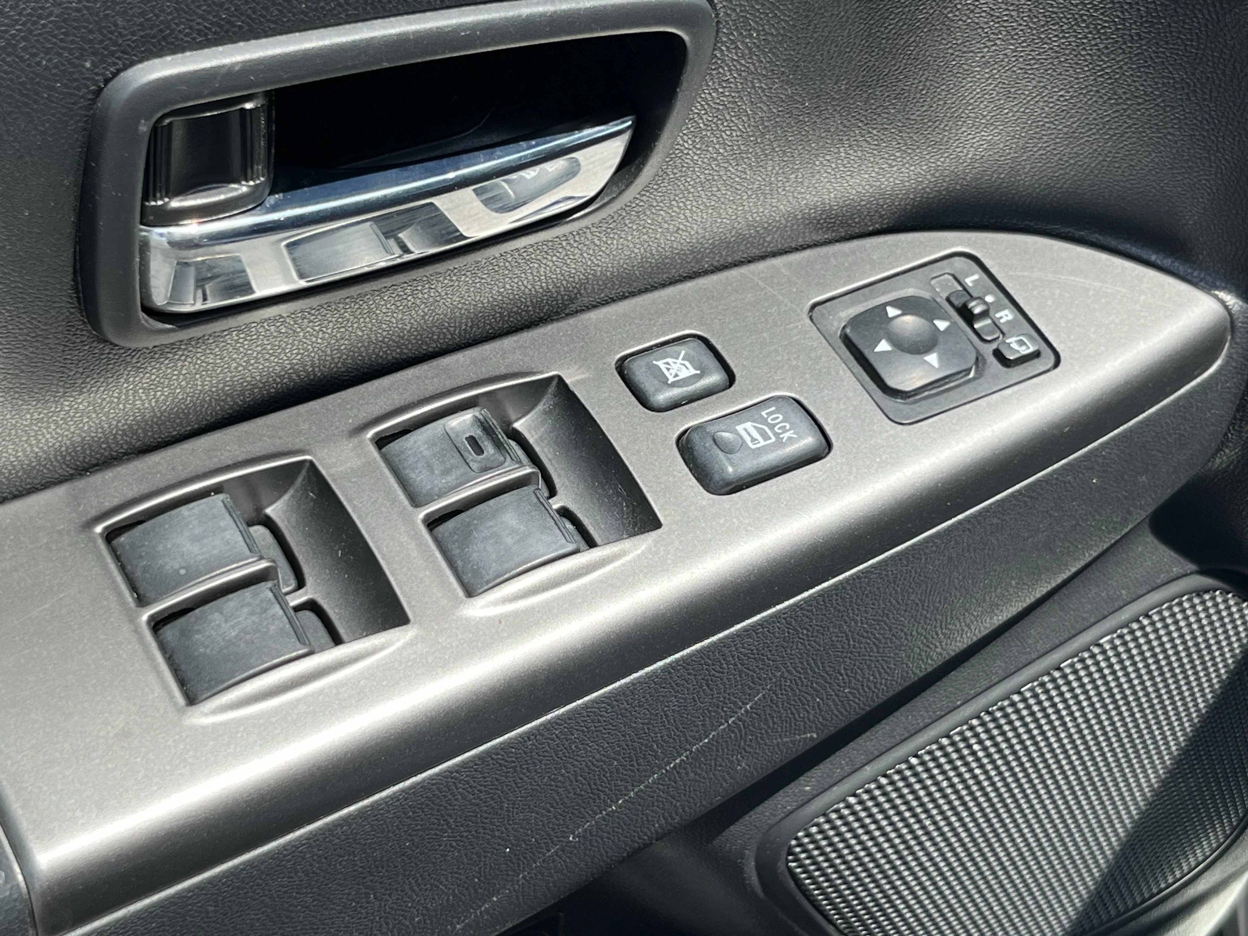 Used 2020 Alloy Silver Metallic Mitsubishi  image 20