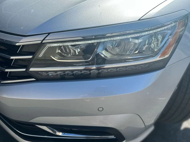 Used 2017 Silver Volkswagen SEL Premium image 9